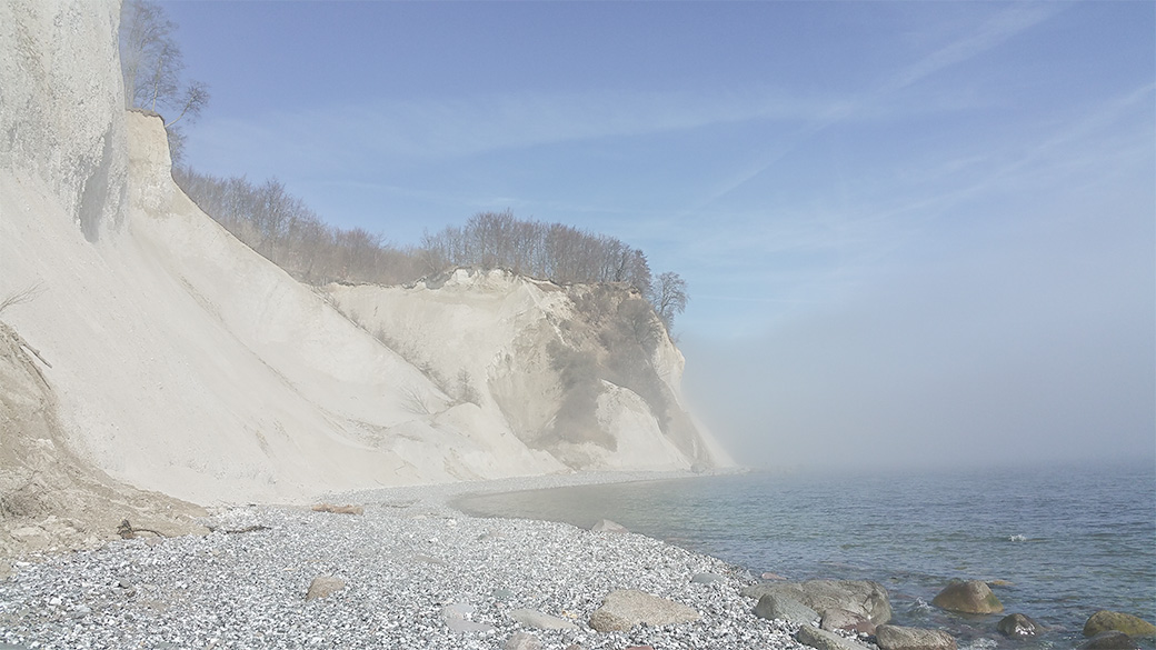 Plötzlich aufkommender Seenebel an der Kreideküste