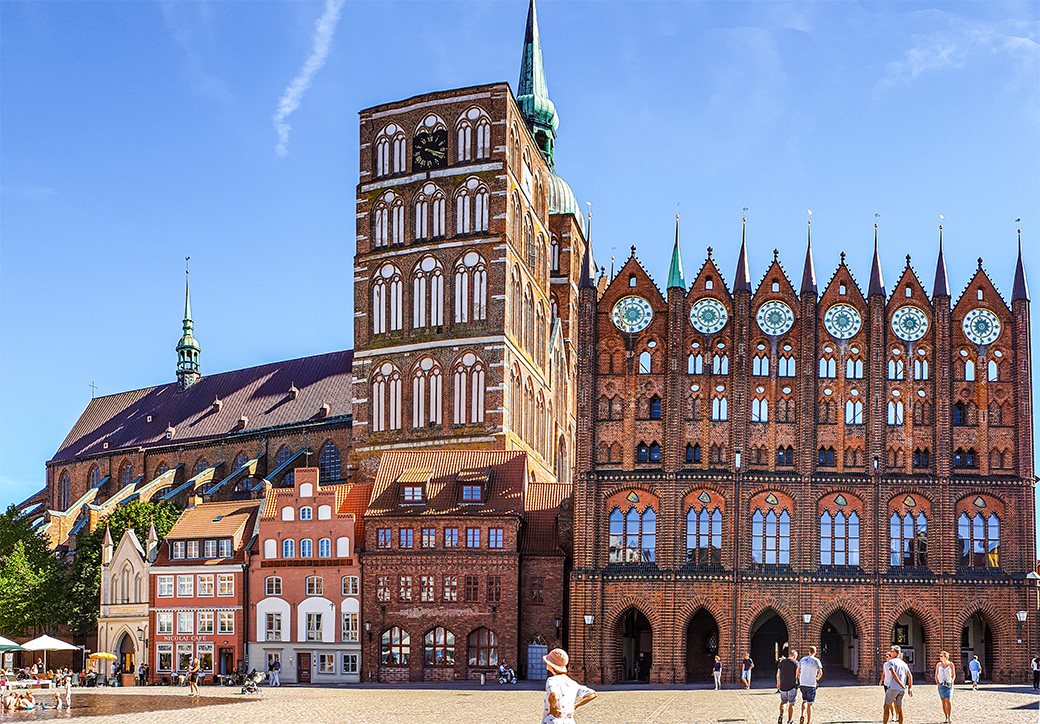 Alter Markt mit Nikolaikirche und Rathaus