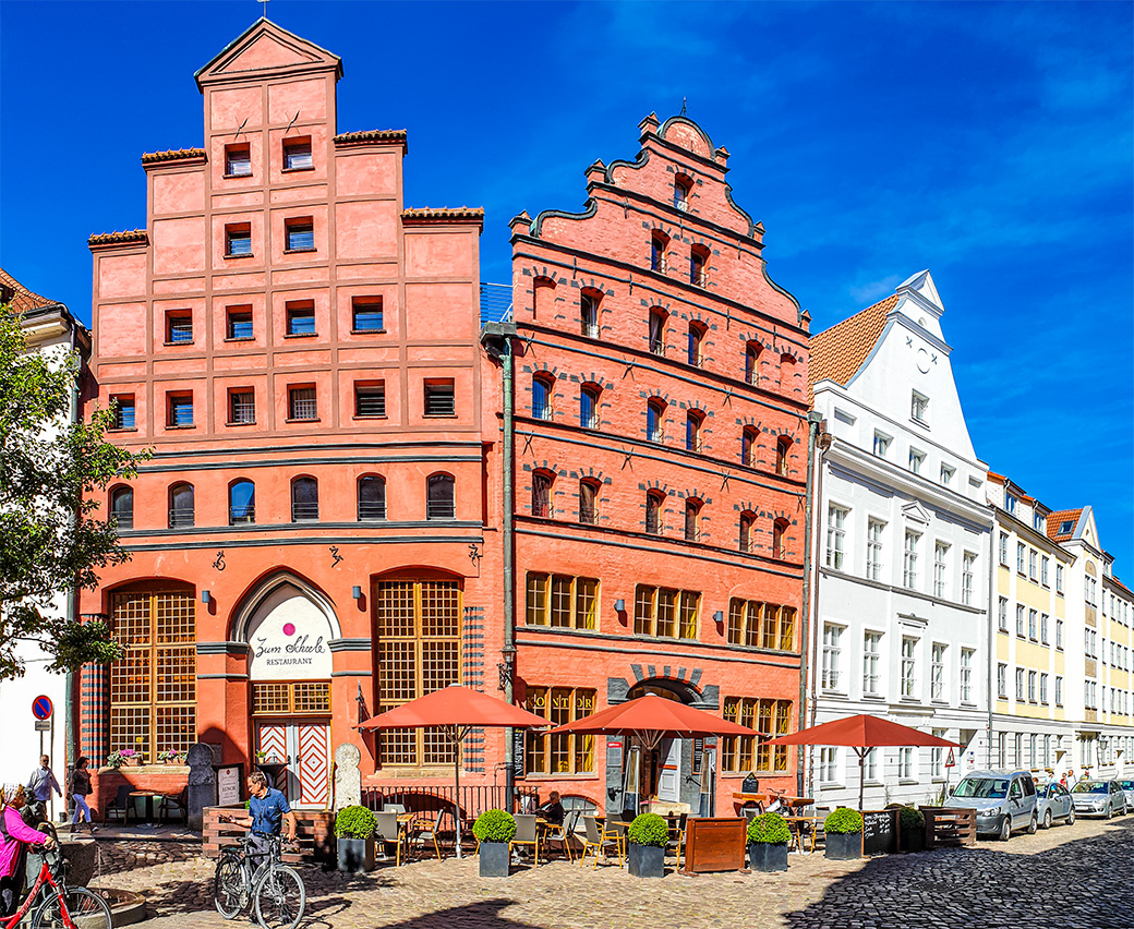 Das Scheelehaus mit den beiden über Eck gestellten Spitzgiebeln